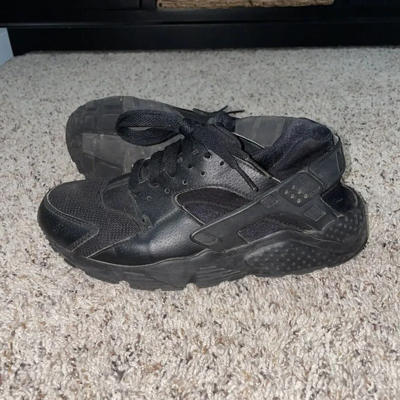 Nike Huarache Run GS Triple Black Sneakers 654275-016 Size 6.5Y / Women's 8 - Picture 1 of 9